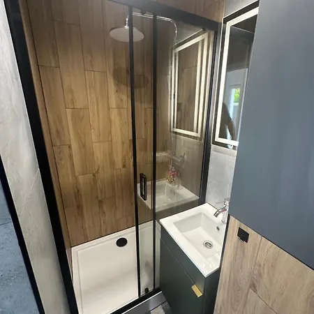 Nowa Apartmenty - Parking Lotniskowy Daire *