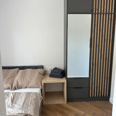 Nowa Apartmenty - Parking Lotniskowy