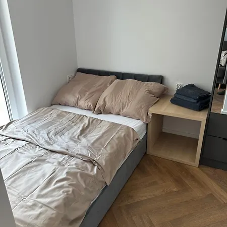 Nowa Apartmenty - Parking Lotniskowy Daire *