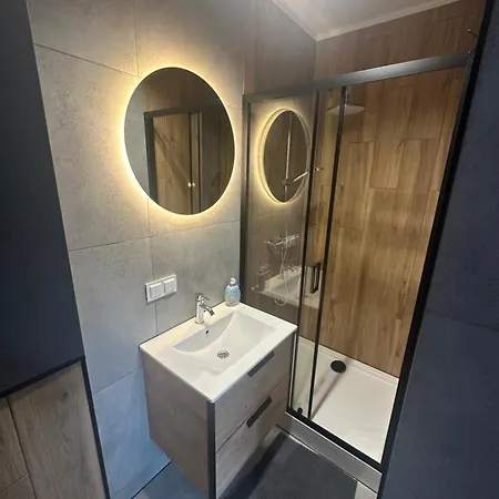 Nowa Apartmenty - Parking Lotniskowy Daire