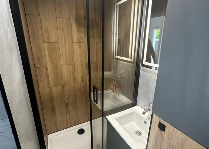 Nowa Apartmenty - Parking Lotniskowy Daire *