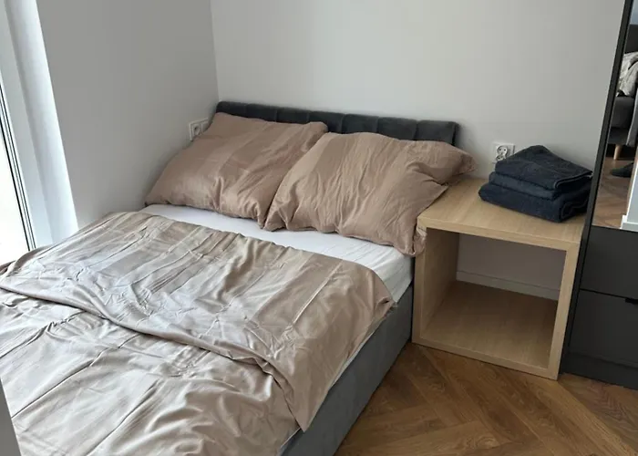 Nowa Apartmenty - Parking Lotniskowy Daire *