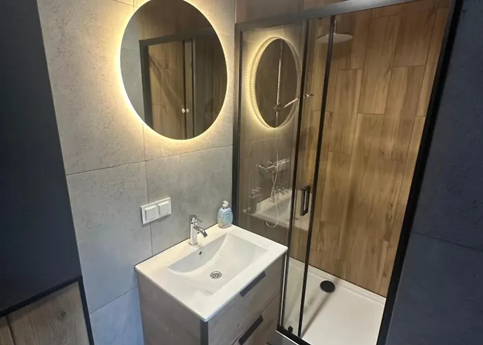 Nowa Apartmenty - Parking Lotniskowy Daire